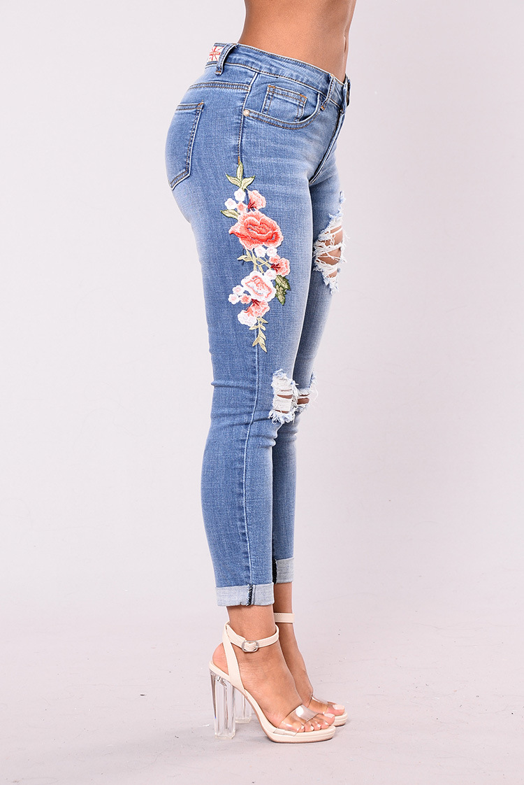 SZ60101 Mid Rise Distressed Rose Embroidery Jeans